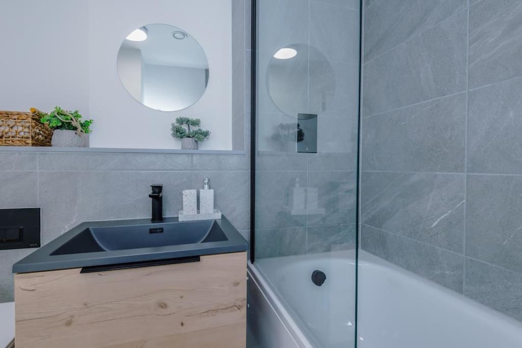 Stunning 2-Bed Premium Apartment - Free Wi-Fi Preston  Eksteriør billede