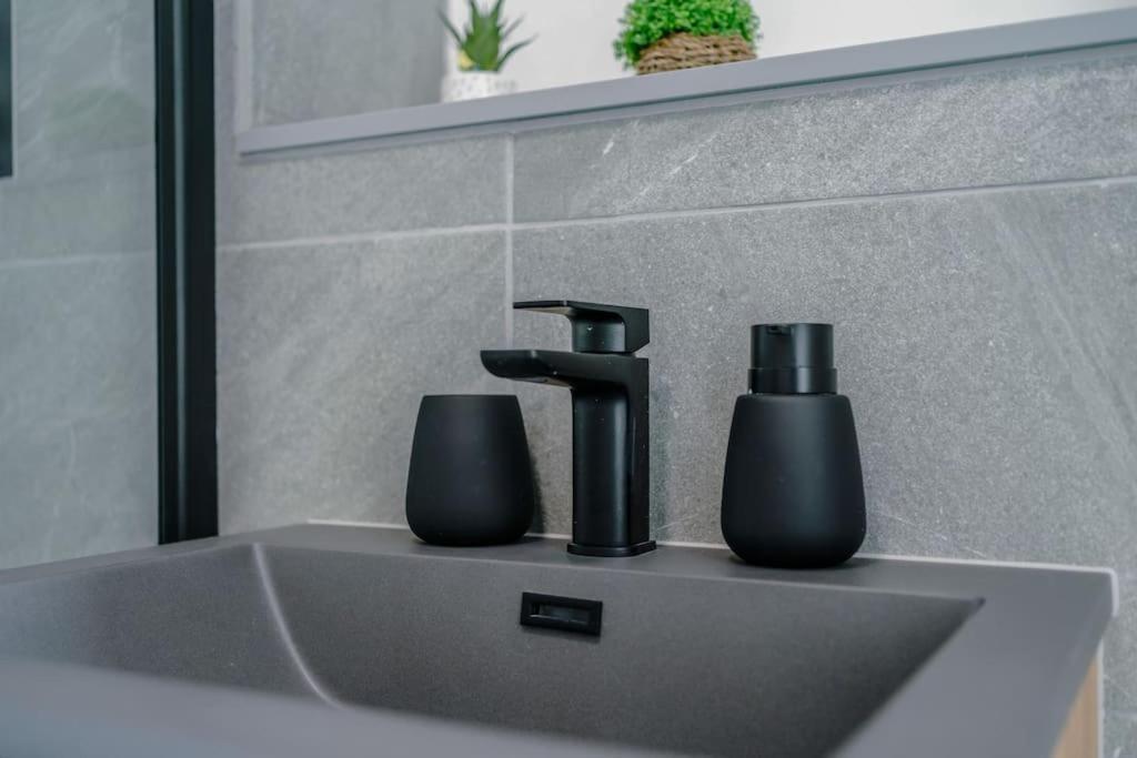 Stunning 2-Bed Premium Apartment - Free Wi-Fi Preston  Eksteriør billede