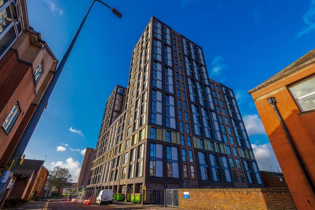 Stunning 2-Bed Premium Apartment - Free Wi-Fi Preston  Eksteriør billede